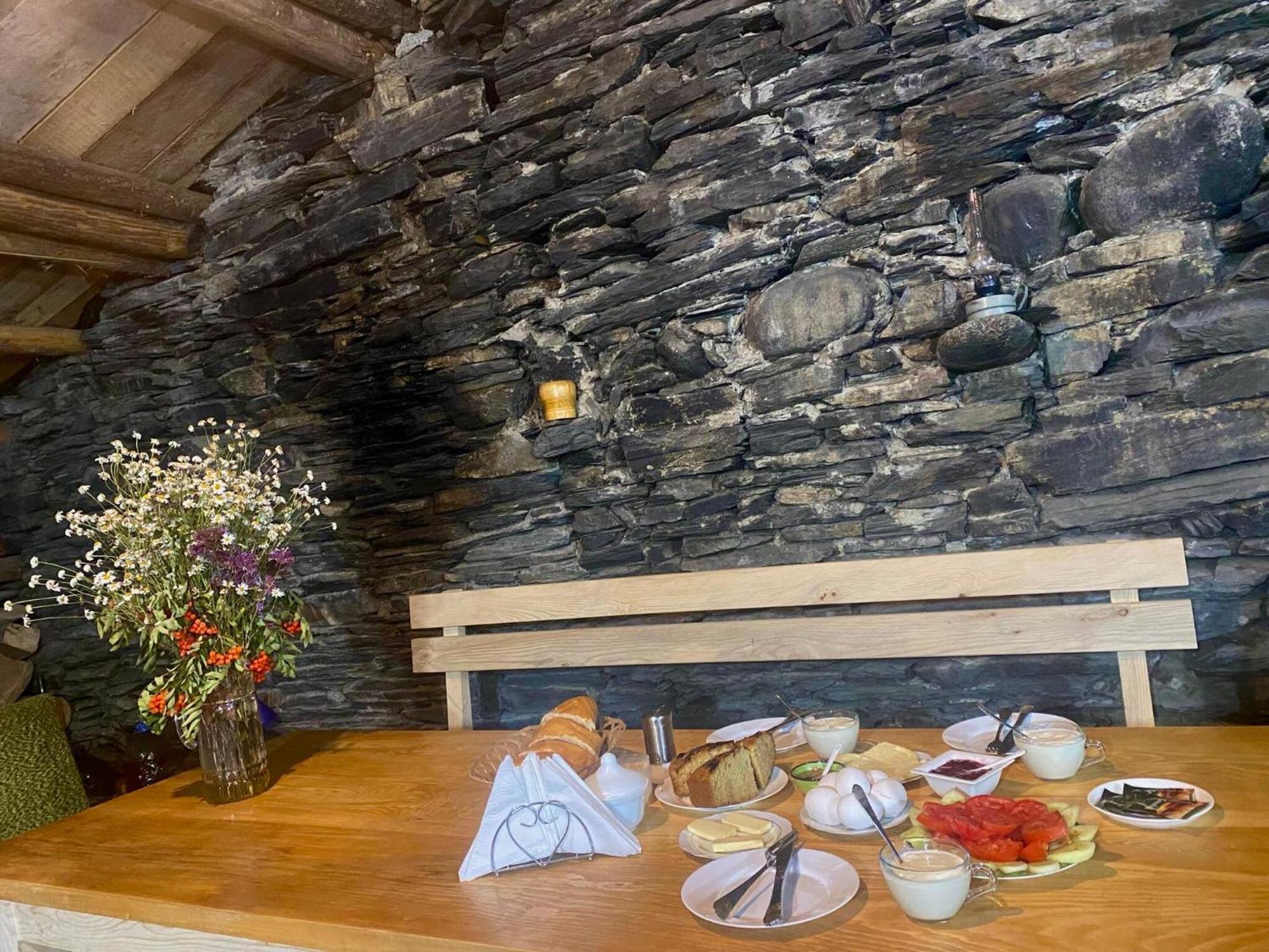 Ushguli 12 Century Hotel Bagian luar foto
