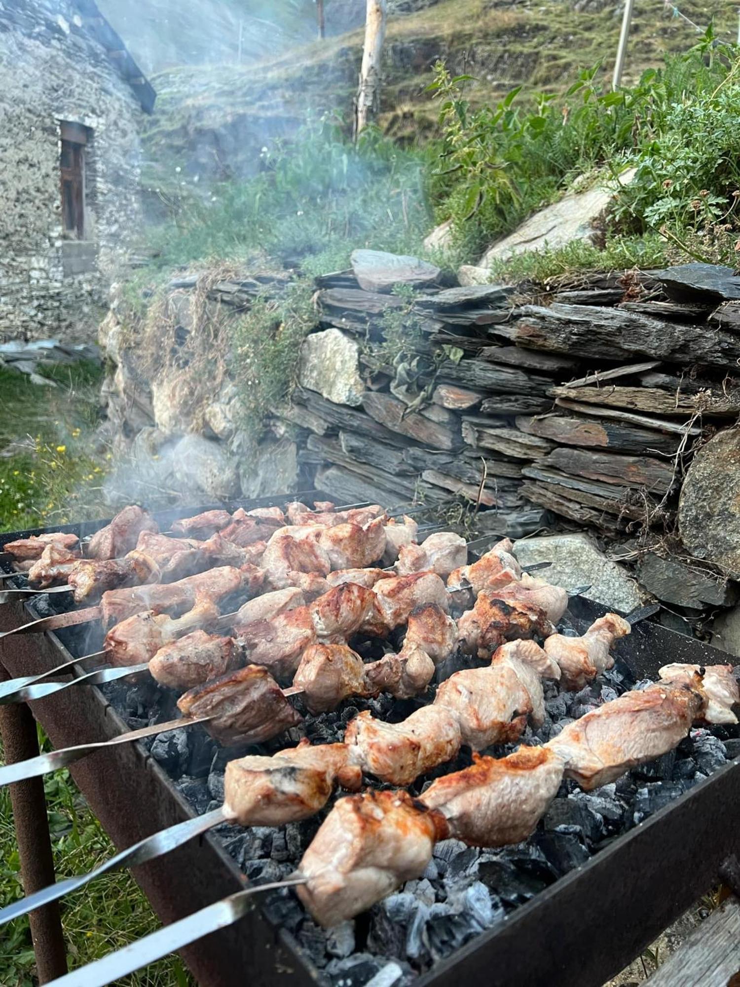 Ushguli 12 Century Hotel Bagian luar foto